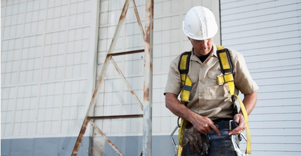 worker putting on safety harness picture id171267937